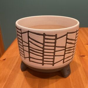 FOOTED PLANTER LARGE POTTERY LADDER DESIGNED BLACK IVORY BROWN INDOOR OUTDOOR